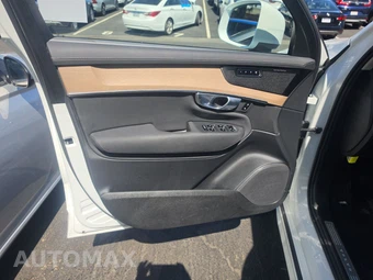 2025 Volvo XC90 Plug-In Hybrid Plus 7-Passenger – miniatura 9