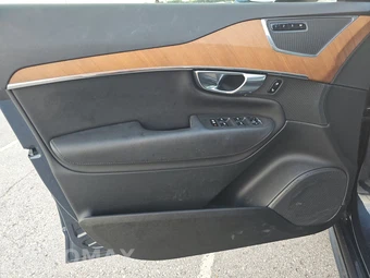 2025 Volvo XC90 Plug-In Hybrid Plus 7-Passenger - miniatura 9