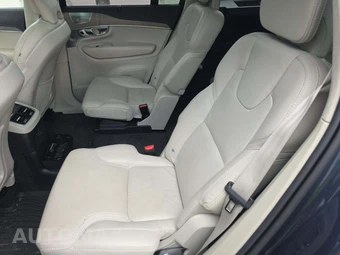 2025 Volvo XC90 Plug-In Hybrid Ultra 6-Passenger - miniatura 10
