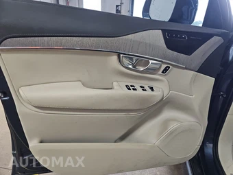 2025 Volvo XC90 Plug-In Hybrid Ultra 6-Passenger – miniatura 9