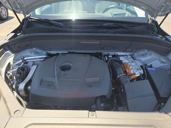 2025 Volvo XC90 Plug-In Hybrid Ultra 6-Passenger - miniatura 16