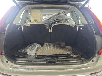 2025 Volvo XC90 Plug-In Hybrid Ultra 7-Passenger - miniatura 16