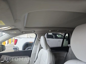2025 Volvo XC90 Plug-In Hybrid Ultra 7-Passenger - miniatura 17