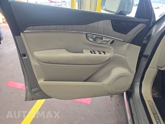 2025 Volvo XC90 Plug-In Hybrid Ultra 7-Passenger - miniatura 9