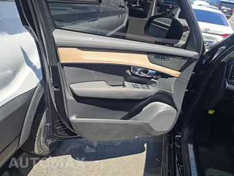 2025 Volvo XC90 Plus 6-Passenger – miniatura 9