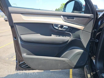 2025 Volvo XC90 Plus 7-Passenger - miniatura 9