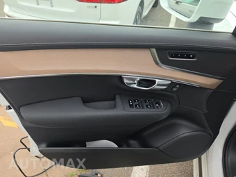 2025 Volvo XC90 Plus 7-Passenger - miniatura 9