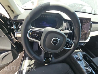2025 Volvo XC90 Plus 7-Passenger - miniatura 10