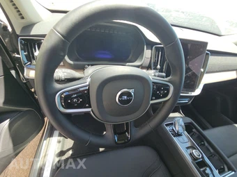 2025 Volvo XC90 Plus 7-Passenger – miniatura 10