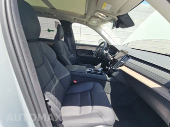 2025 Volvo XC90 Plus 7-Passenger – miniatura 8