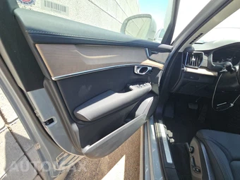 2025 Volvo XC90 Plus 7-Passenger – miniatura 9