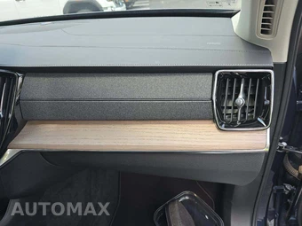 2025 Volvo XC90 Plus 7-Passenger – miniatura 17