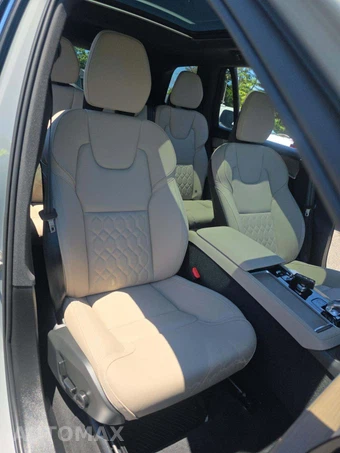 2025 Volvo XC90 Plus 7-Passenger – miniatura 18