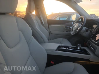 2025 Volvo XC90 Plus 7-Passenger – miniatura 8