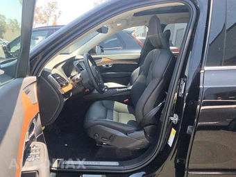 2025 Volvo XC90 Plus 7-Passenger – miniatura 7
