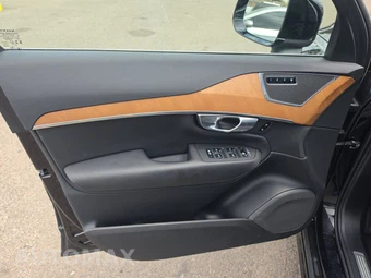 2025 Volvo XC90 Plus 7-Passenger – miniatura 9