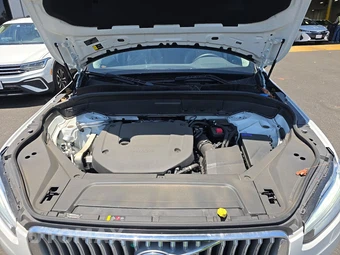 2025 Volvo XC90 Plus 7-Passenger – miniatura 16