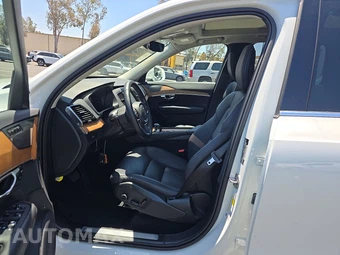 2025 Volvo XC90 Plus 7-Passenger – miniatura 7
