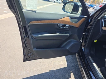 2025 Volvo XC90 Plus 7-Passenger – miniatura 9