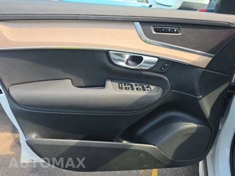 2025 Volvo XC90 Plus 7-Passenger - miniatura 9