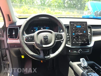 2025 Volvo XC90 Plus 7-Passenger – miniatura 10