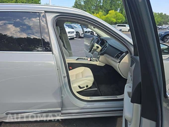 2025 Volvo XC90 Plus 7-Passenger – miniatura 16