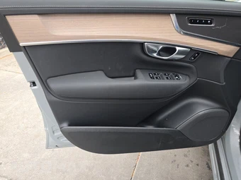 2025 Volvo XC90 Plus Bright Theme w/7-Passenger Seating - miniatura 9