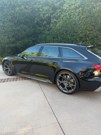 2026 Audi RS 6 Avant - miniatura 3