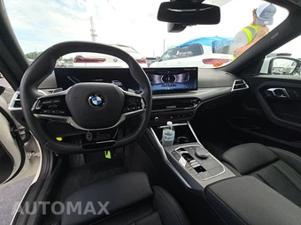 2026 BMW 2 Series Coupe 230i xDrive - miniatura 17