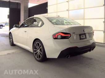2026 BMW 2 Series Coupe 230i xDrive - miniatura 8