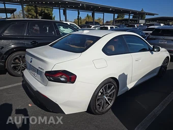 2026 BMW 2 Series Coupe 230i xDrive - miniatura 4