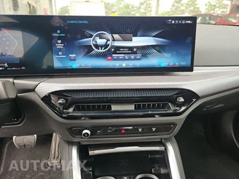 2026 BMW 2 Series Coupe M240i xDrive - miniatura 11