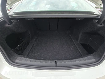 2026 BMW 3 Series Sedan 330i NA - miniatura 23