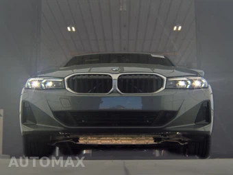 2026 BMW 3 Series Sedan 330i xDrive NA - miniatura 3