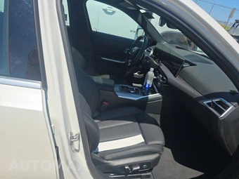2026 BMW 3 Series Sedan 330i xDrive NA - miniatura 14