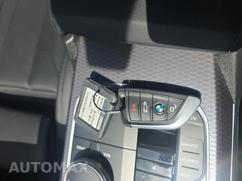 2026 BMW 3 Series Sedan 330i xDrive NA - miniatura 21