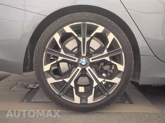2026 BMW 3 Series Sedan 330i xDrive NA - miniatura 11