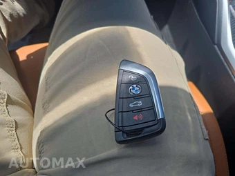 2026 BMW 3 Series Sedan 330i xDrive NA - miniatura 5