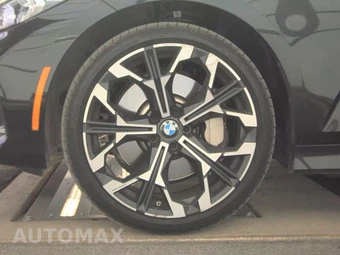 2026 BMW 3 Series Sedan 330i xDrive NA - miniatura 9