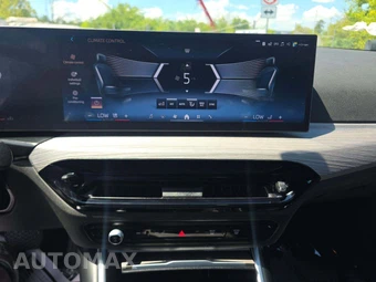 2026 BMW 3 Series Sedan 330i xDrive NA - miniatura 7