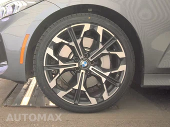 2026 BMW 3 Series Sedan 330i xDrive NA - miniatura 9