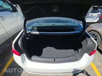 2026 BMW 3 Series Sedan 330i xDrive NA - miniatura 17