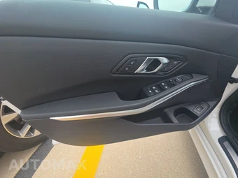 2026 BMW 3 Series Sedan 330i xDrive NA - miniatura 9