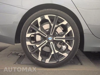 2026 BMW 3 Series Sedan 330i xDrive NA - miniatura 11
