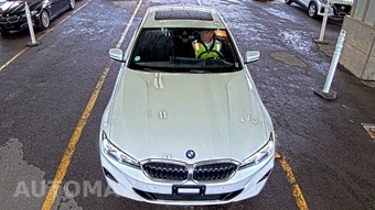 2026 BMW 3 Series Sedan 330i xDrive NA - miniatura 2