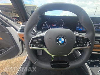 2026 BMW 3 Series Sedan 330i xDrive NA - miniatura 10