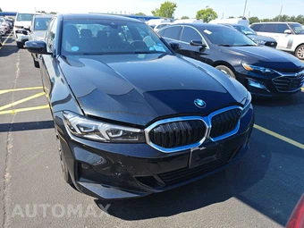 2026 BMW 3 Series Sedan 330i xDrive NA - miniatura 2