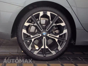 2026 BMW 3 Series Sedan 330i xDrive NA - miniatura 11