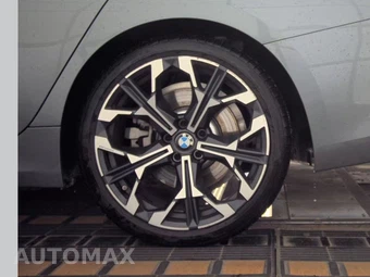 2026 BMW 3 Series Sedan 330i xDrive NA - miniatura 12