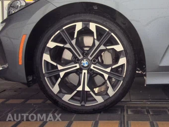 2026 BMW 3 Series Sedan 330i xDrive NA - miniatura 9